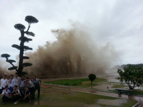 Sóng biển dâng cao ở Đồ Sơn - Hải Phòng. (ảnh: thanh niên)